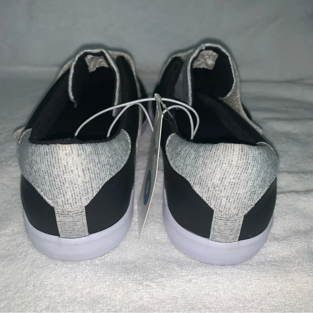 Girl’s 6 / Women’s 7.5 CAT & JACK Heather Gray / Black Slip On Fashion Sneakers